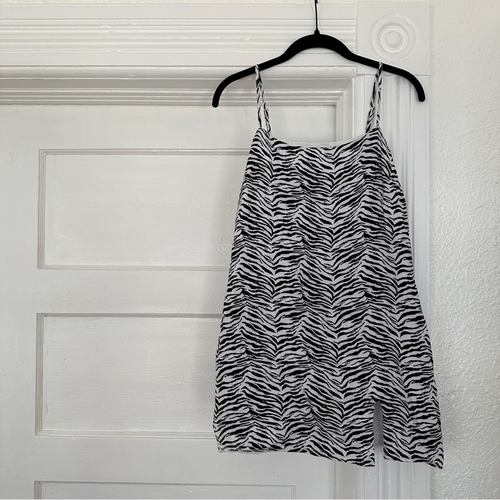 kendall & kylie black & white zebra mini thigh slit dress